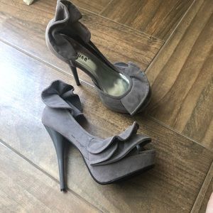 Dollhouse grey ruffled heels  size 7.5